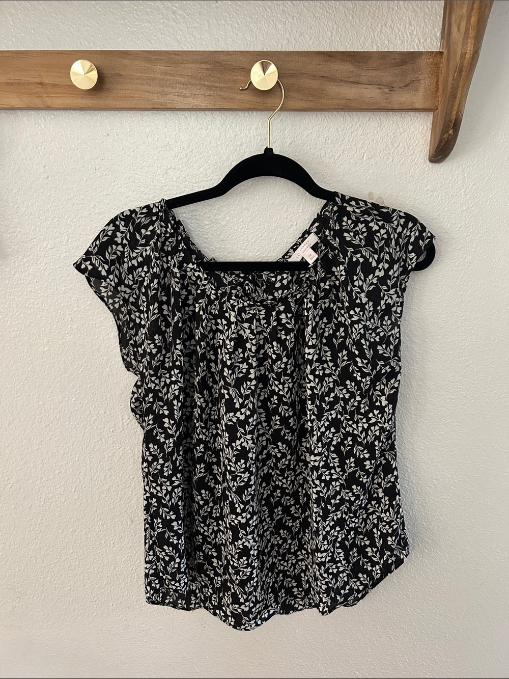 Lauren Conrad Black Floral Short Sleeve Blouse